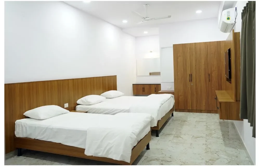 Budget vs Comfort: A Traveler’s Guide to Hotel Ganesh Bhavan, Hyderabad at Hotel Ganesh Bhavan